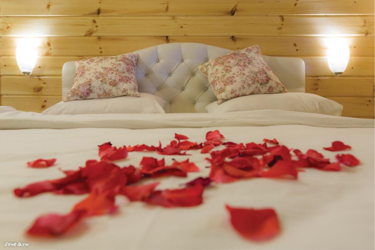 Etzel Tami Hospitality Hotel Neot Golan Bagian luar foto