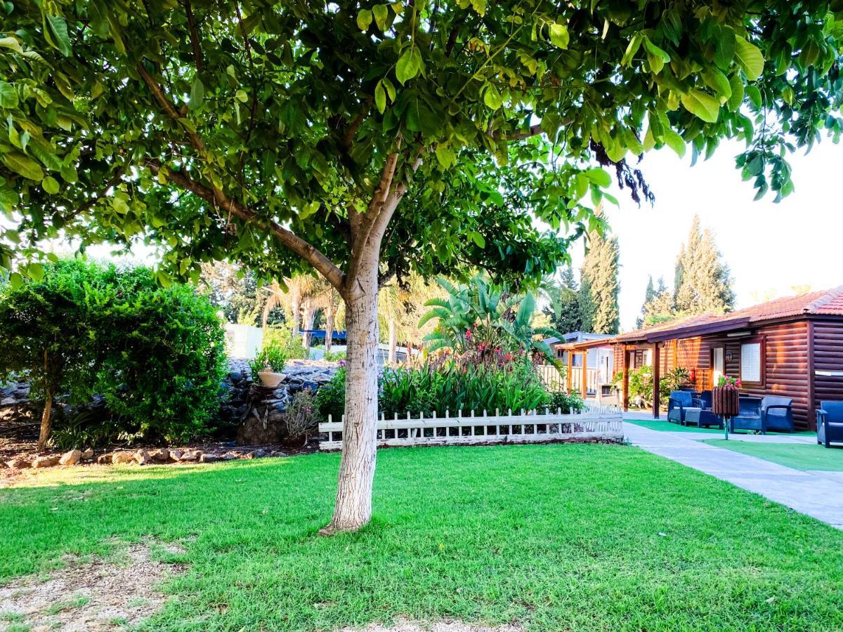 Etzel Tami Hospitality Hotel Neot Golan Bagian luar foto