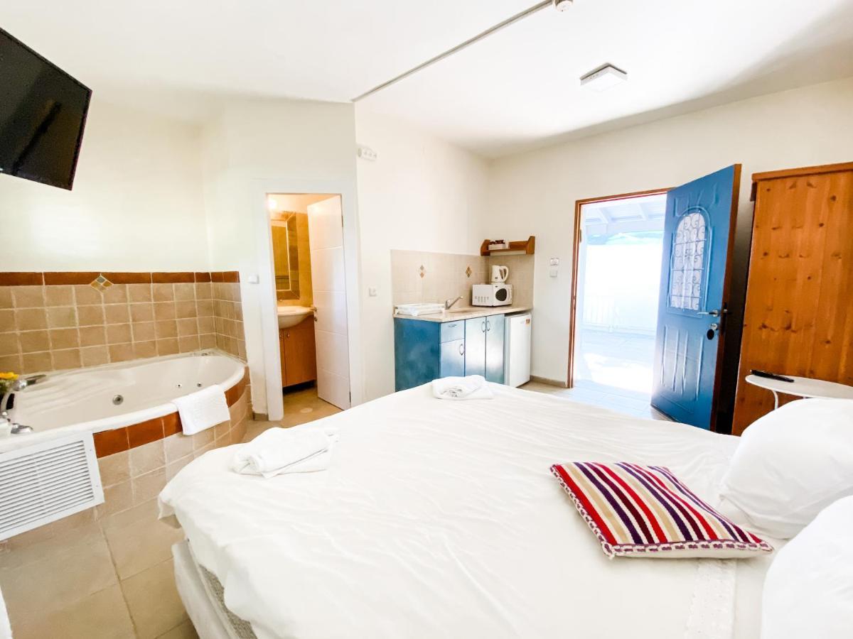 Etzel Tami Hospitality Hotel Neot Golan Bagian luar foto