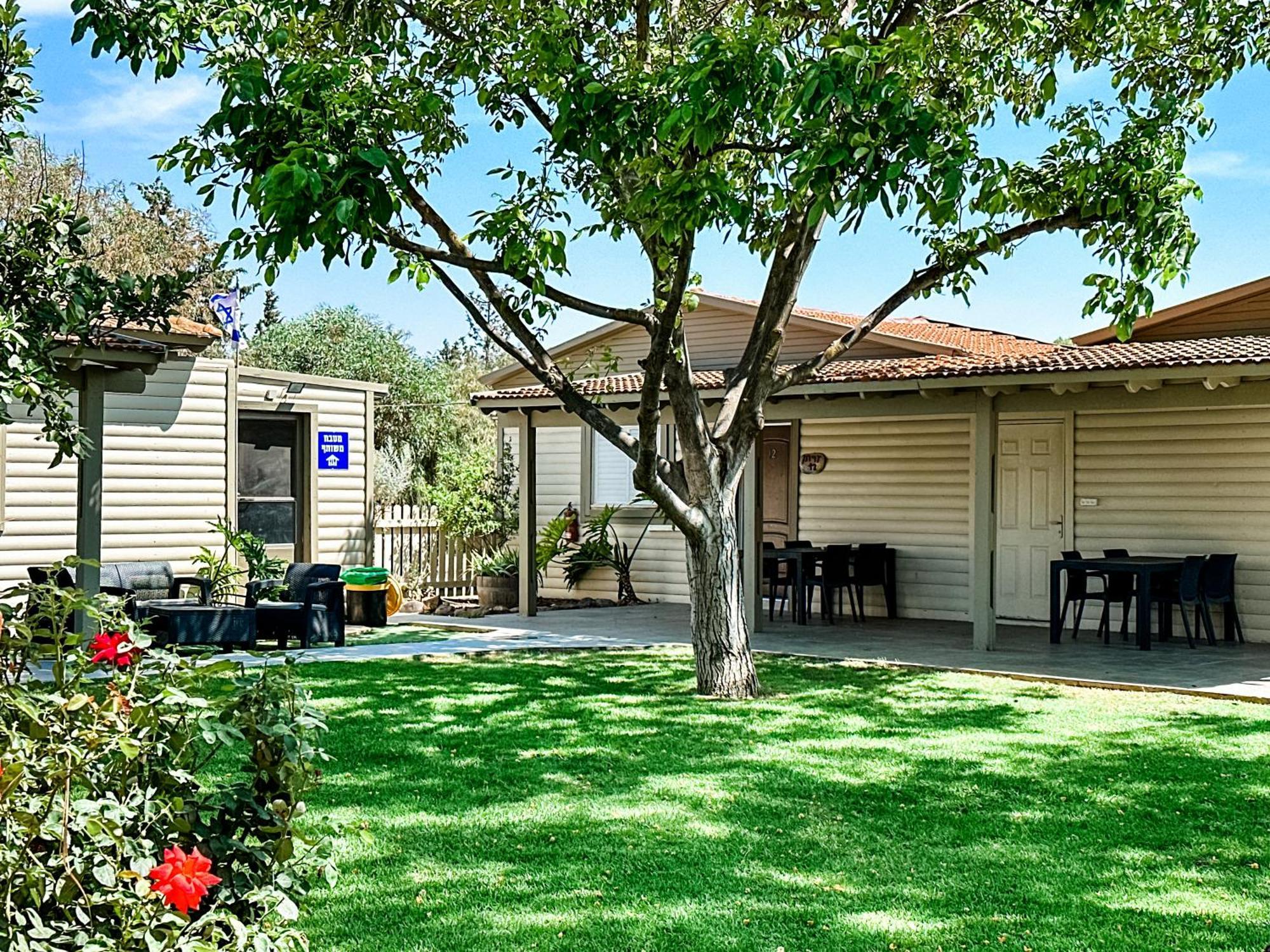 Etzel Tami Hospitality Hotel Neot Golan Bagian luar foto